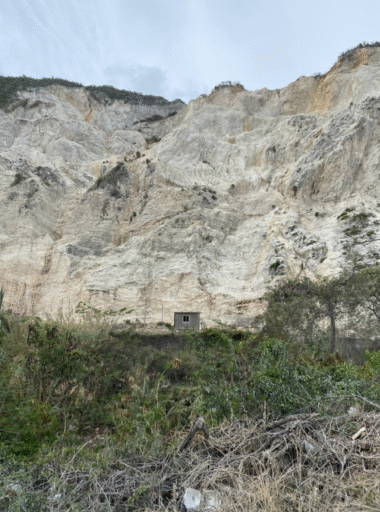 Sobre el modo infraestructural en los trópicos, Editorial Teseo 2025